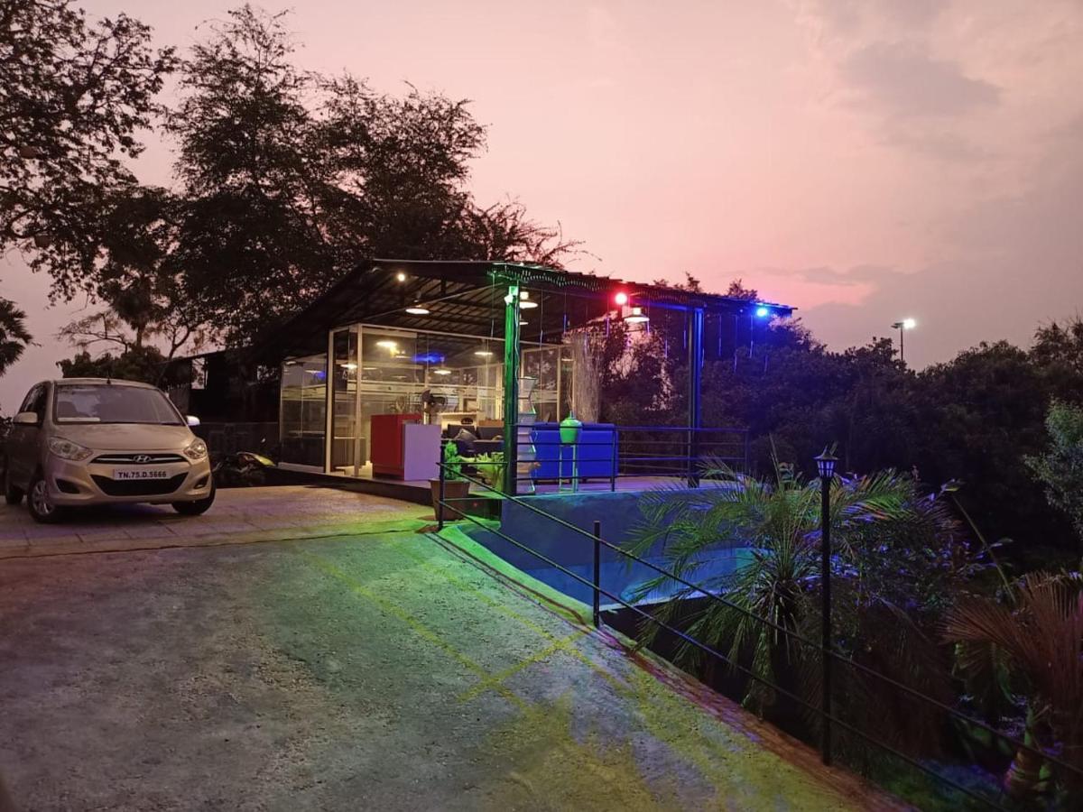 Honey Hives Kuzhittura Luaran gambar